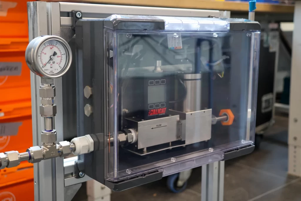 Alicat 的 MCRQ 装置安装在 Hydro Motion Team 的氢气控制系统内。