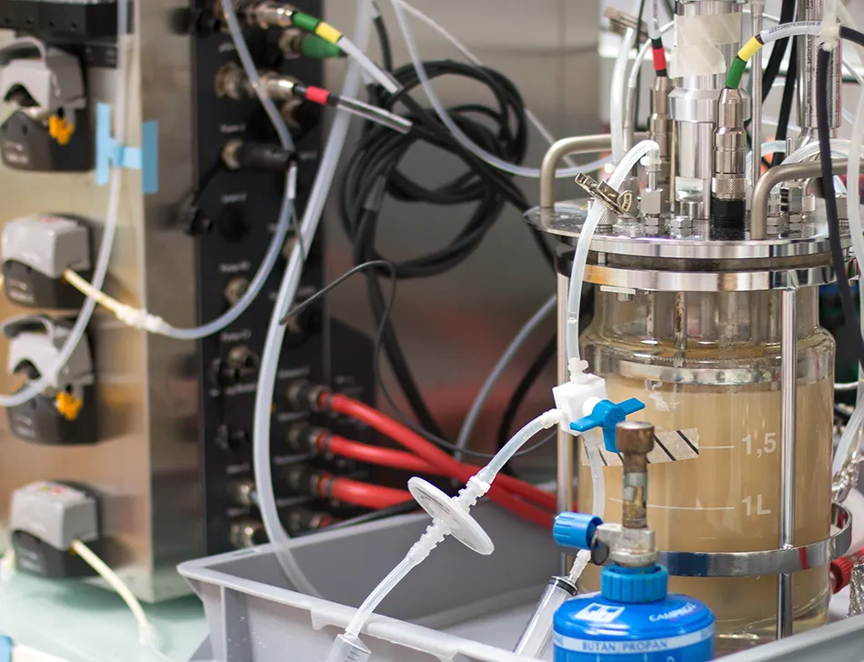 用于台式生物反应器的控制系统